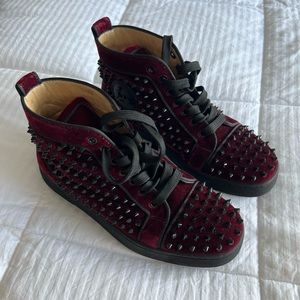 Velvet Louis spikes 38.5